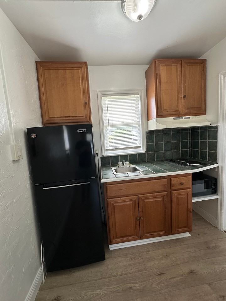 17 Detroit St #1 - Photo 4 of 9