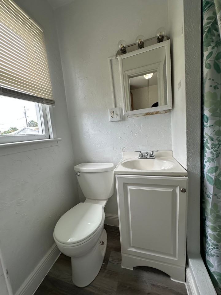 17 Detroit St #1 - Photo 5 of 9