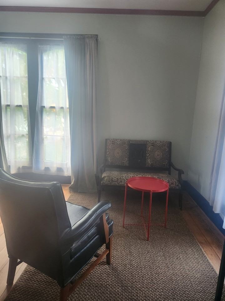 428 N Ellis St - Photo 4 of 5