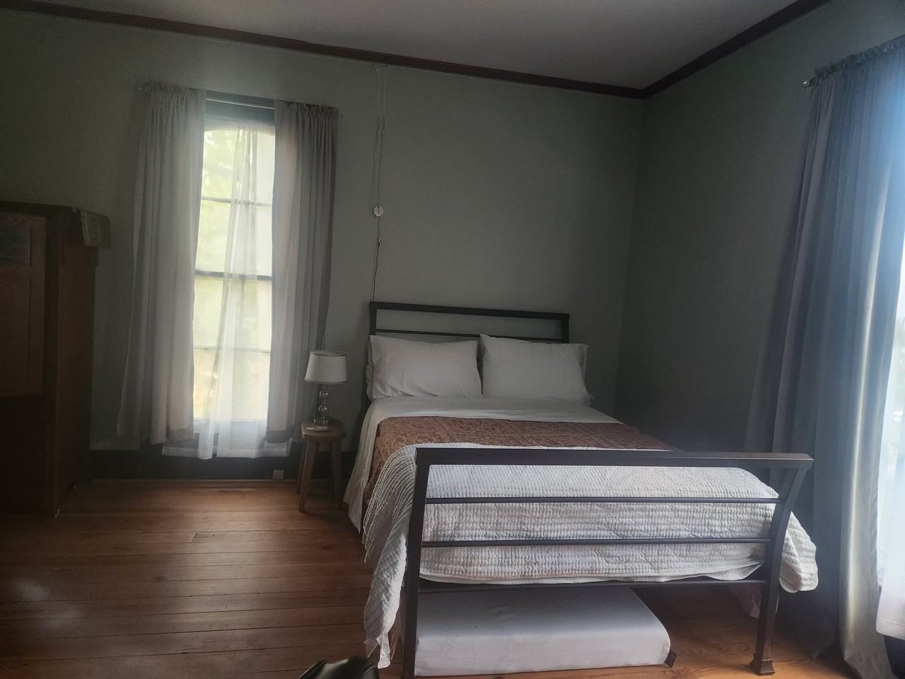 428 N Ellis St - Photo 5 of 5