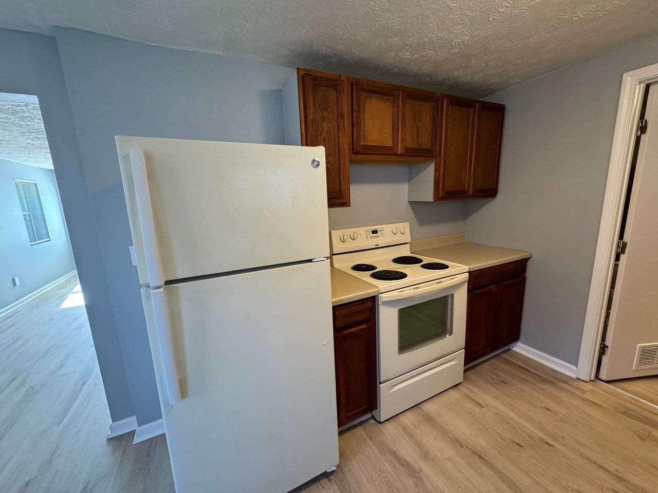 398 N Columbus St - Photo 3 of 9
