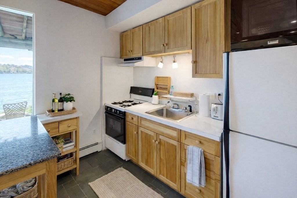 114 Spy Pond Pkwy #B - Photo 4 of 14