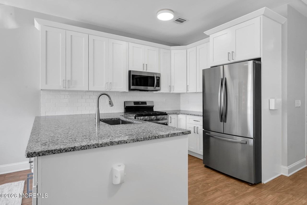 88 Seadrift Ave - Photo 4 of 24