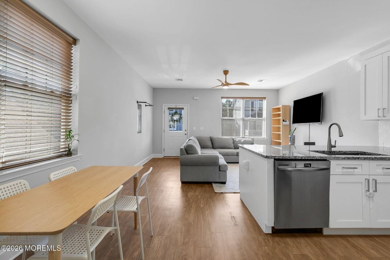88 Seadrift Ave - Photo 7 of 24