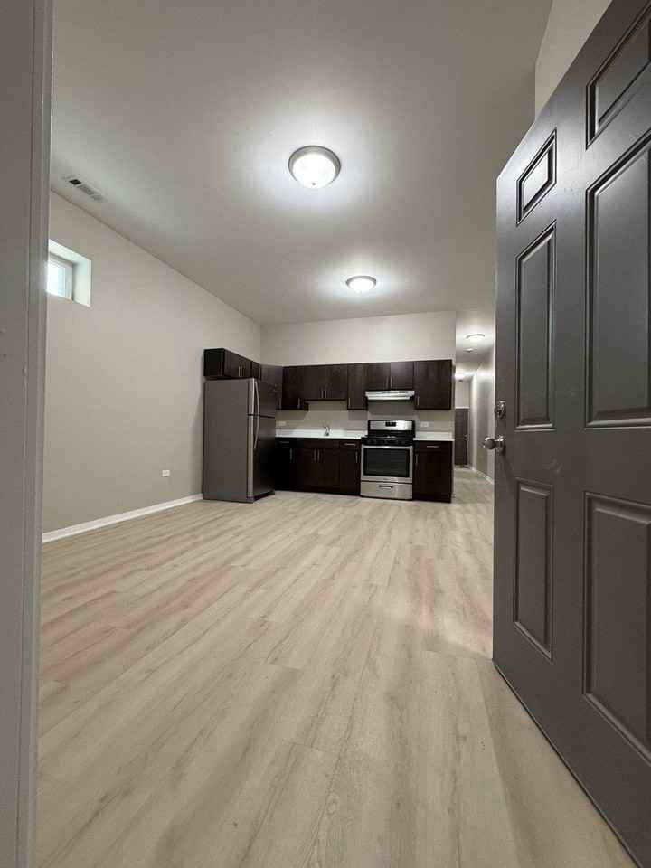 22 N Pulaski Rd #1R - Photo 7 of 22