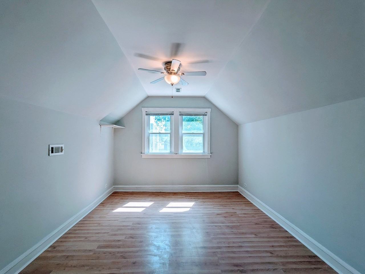 834 N Kolin Ave - Photo 4 of 30