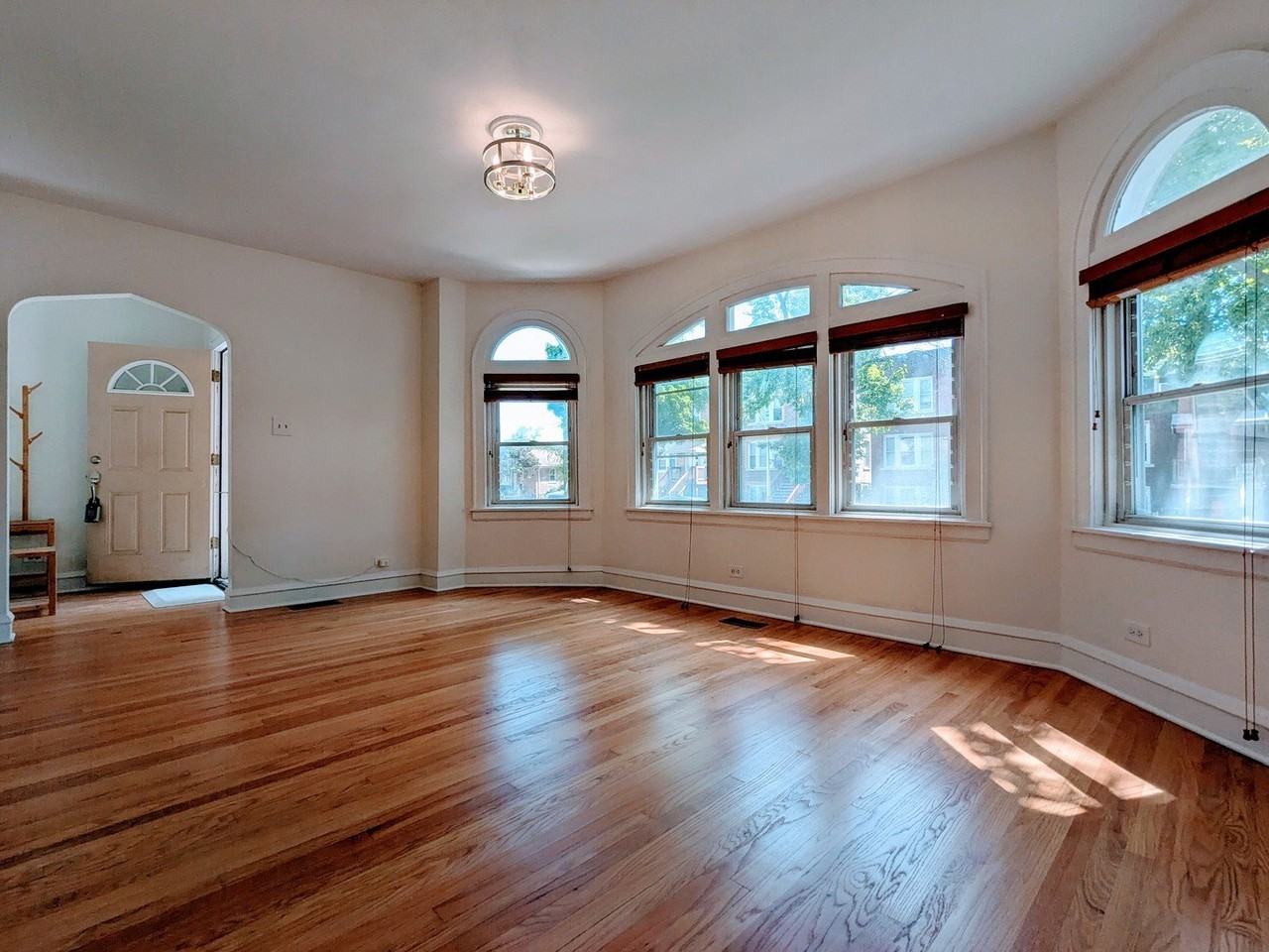 834 N Kolin Ave - Photo 6 of 30