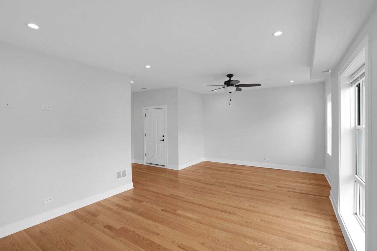 1055 W Pratt Blvd #2A - Photo 6 of 15