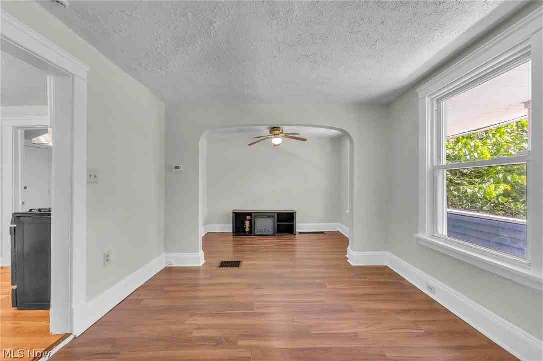 4120 E 141st St - Photo 5 of 19