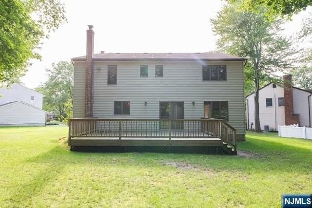 20 Michele Ct - Photo 3 of 36