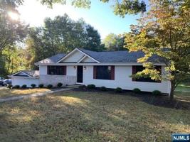 featured image of 5 Little Brook Rd