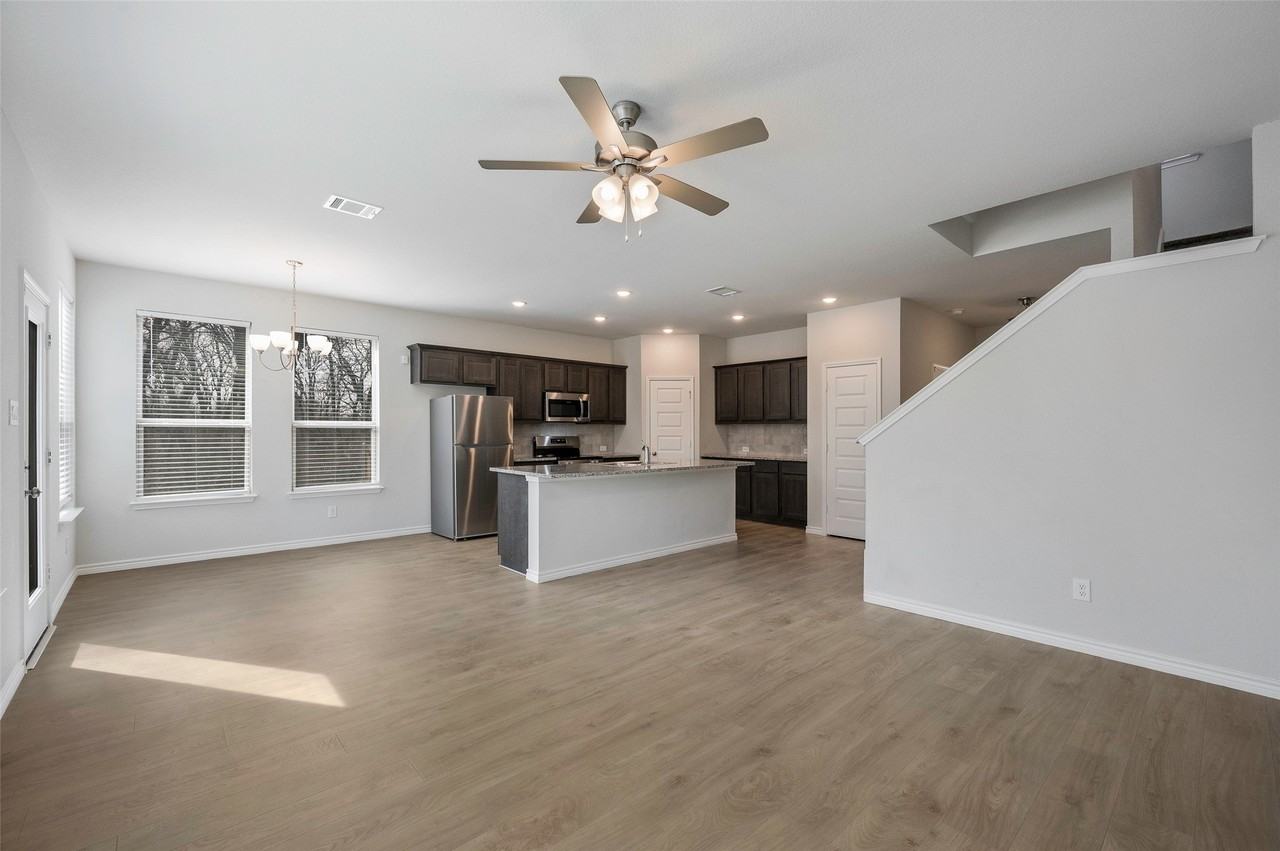 519 Mockingbird Ln - Photo 4 of 17