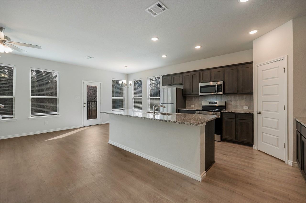 519 Mockingbird Ln - Photo 6 of 17