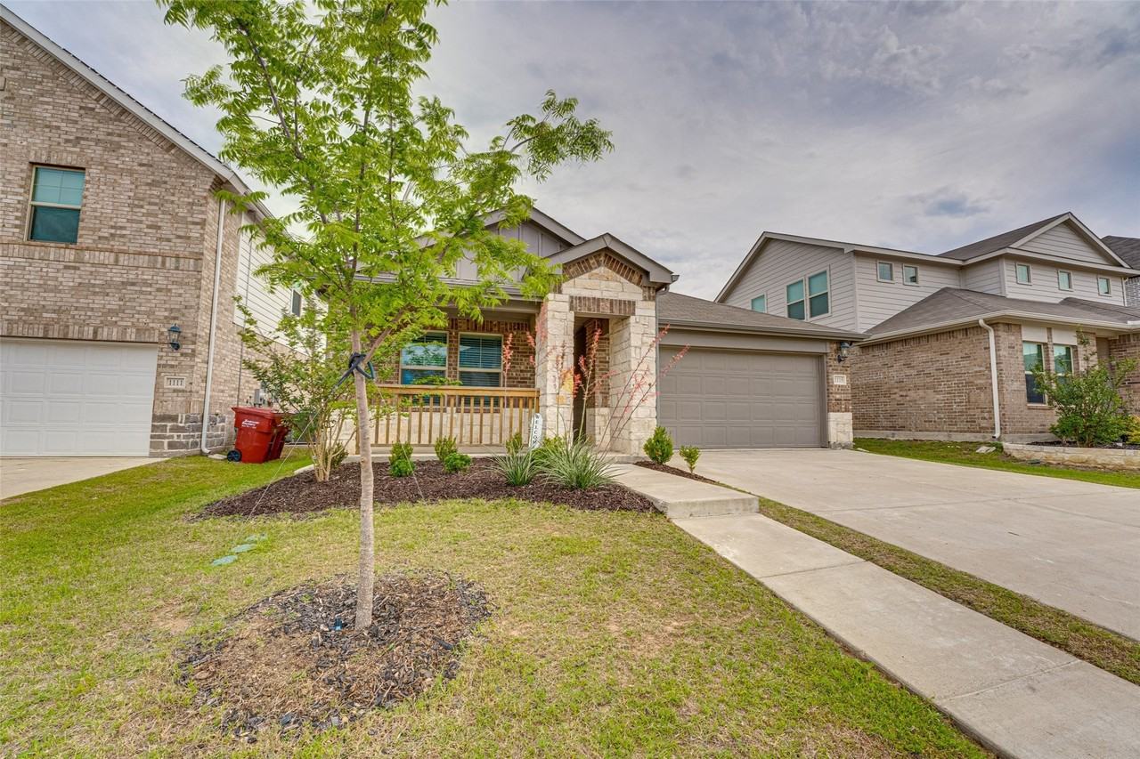 1115 Enchanted Rock Ln - Photo 2 of 33