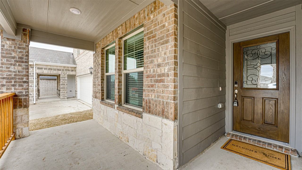 1115 Enchanted Rock Ln - Photo 3 of 33