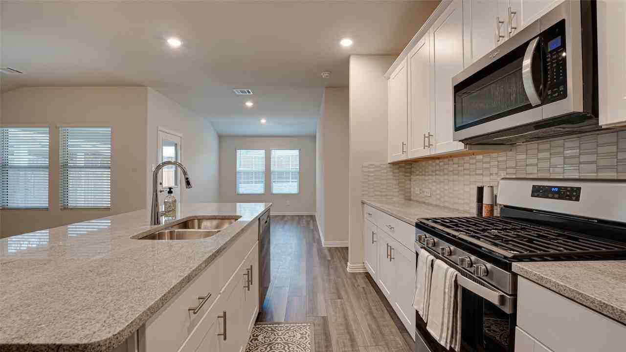 1115 Enchanted Rock Ln - Photo 7 of 33