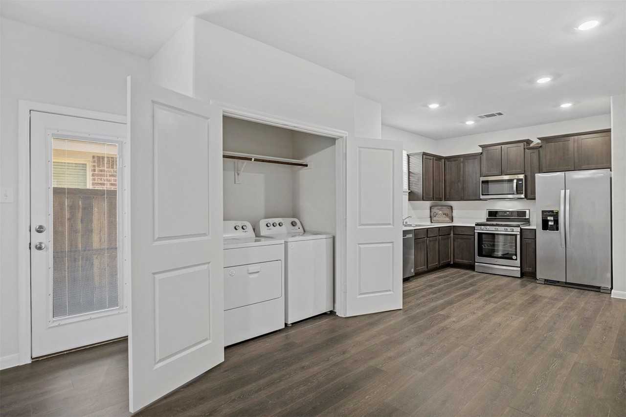 3911 Nature Ct - Photo 5 of 27