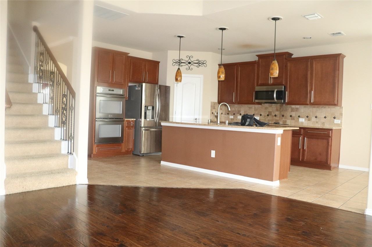 15028 Frisco Ranch Dr - Photo 4 of 21