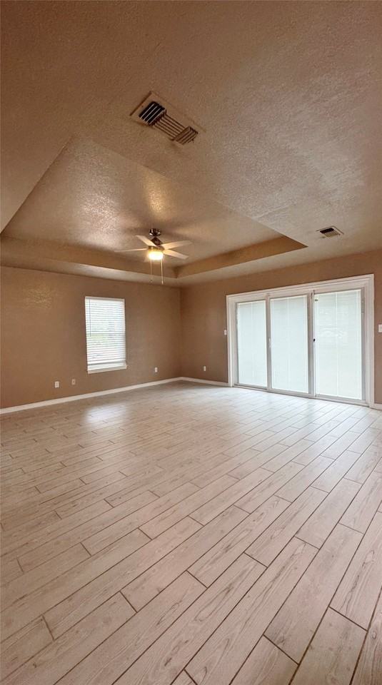 7001 Porthville Dr - Photo 3 of 17