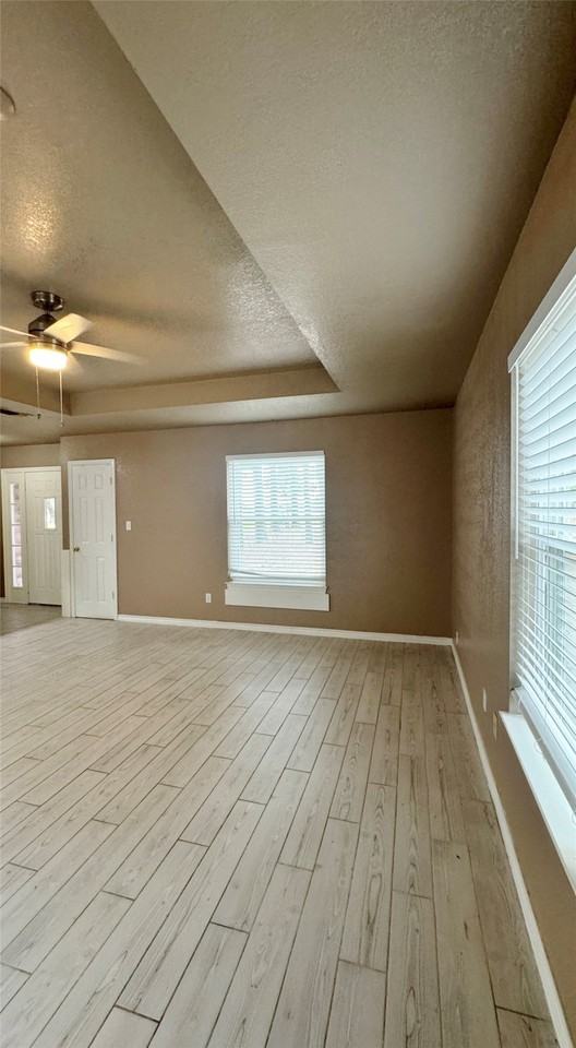 7001 Porthville Dr - Photo 4 of 17