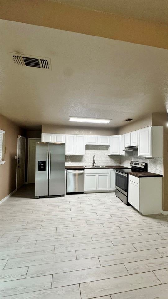 7001 Porthville Dr - Photo 5 of 17