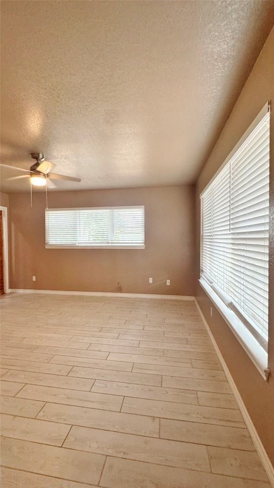 7001 Porthville Dr - Photo 7 of 17