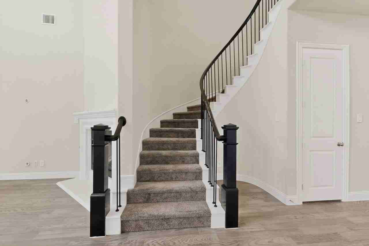 3513 Ridgecross Dr - Photo 5 of 33
