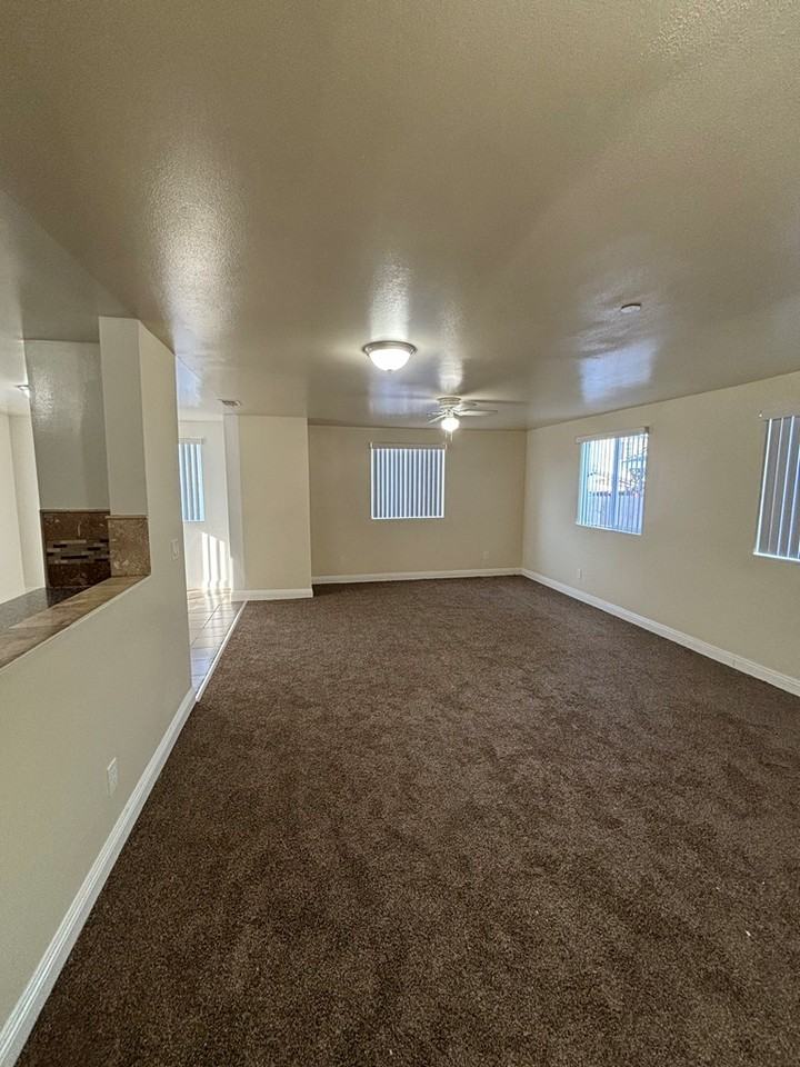 629 West 61st Street - Photo 4 of 18