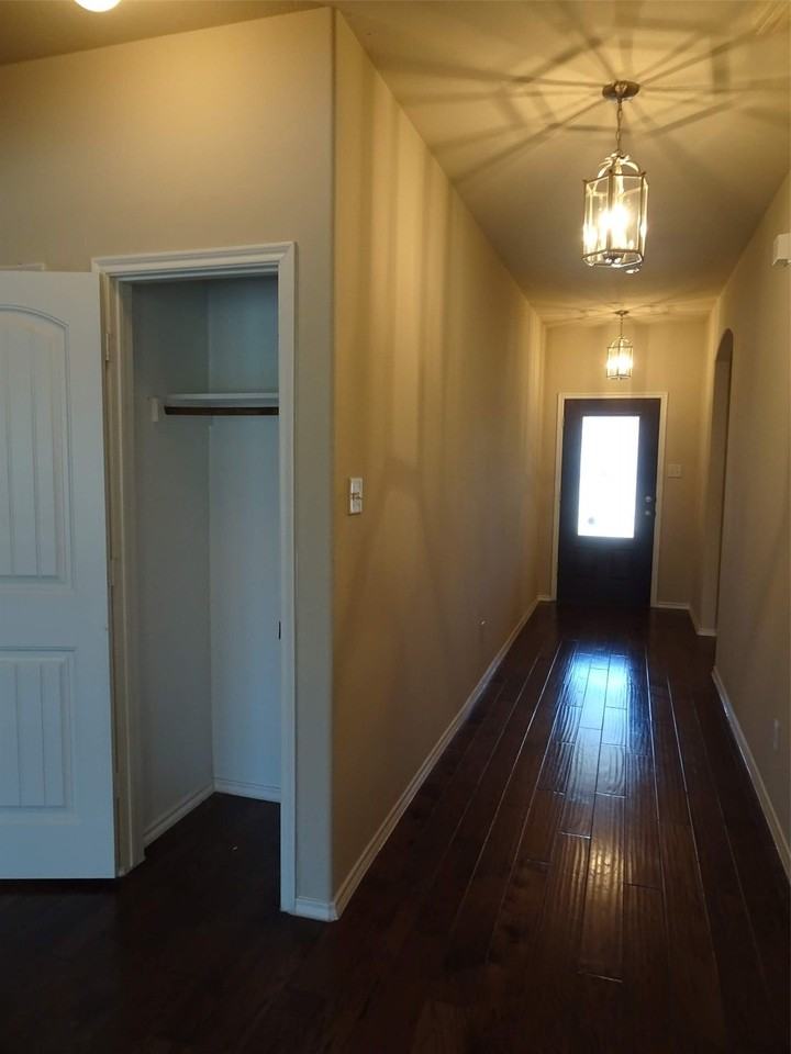 2805 Leslie Ln - Photo 5 of 17