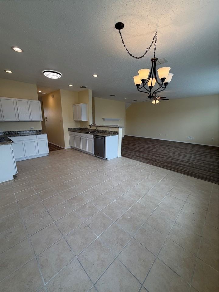 2108 Northridge Dr - Photo 2 of 12