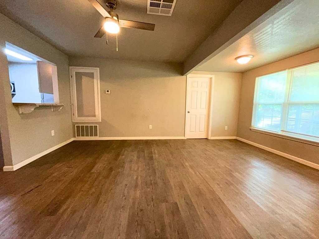 1808 Nw Taft Ave - Photo 4 of 20