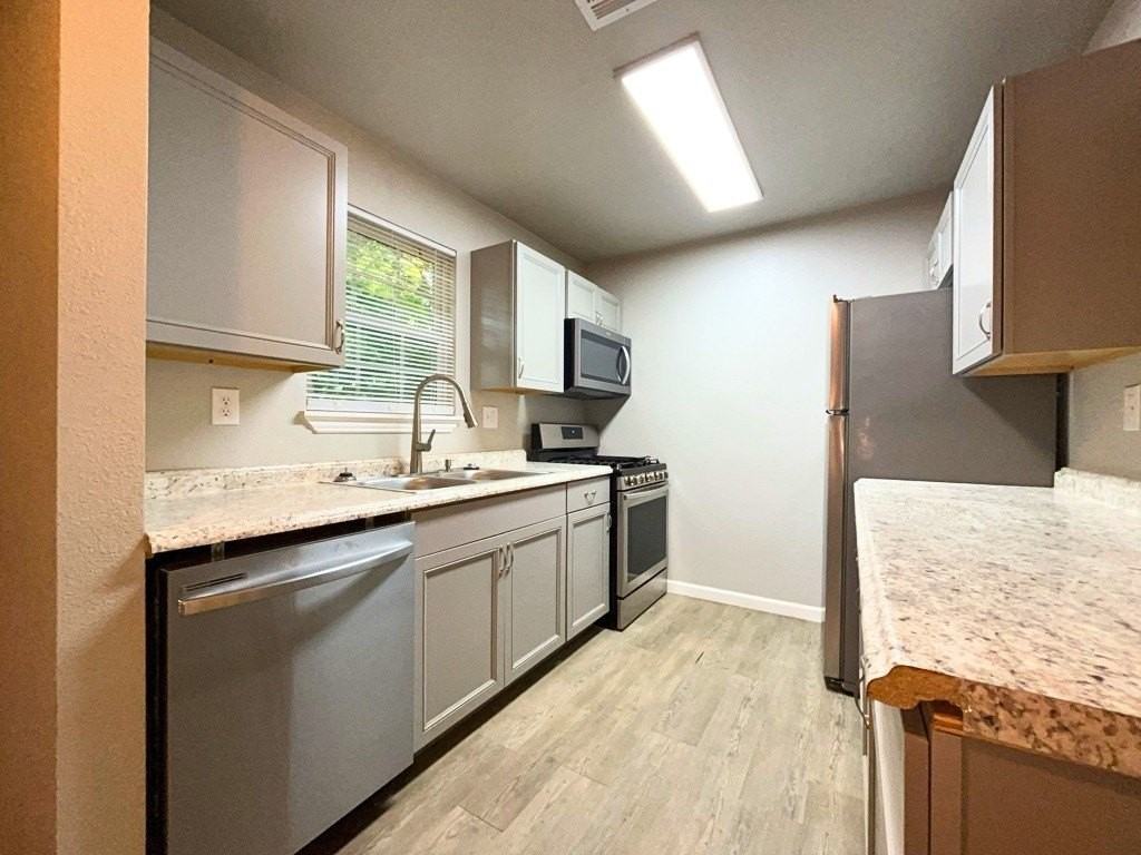 1808 Nw Taft Ave - Photo 5 of 20