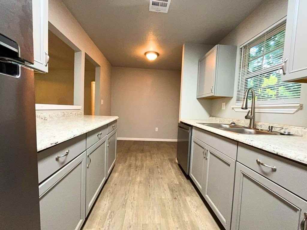 1808 Nw Taft Ave - Photo 6 of 20