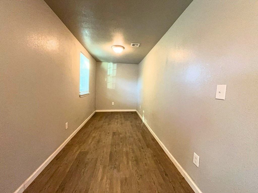 1808 Nw Taft Ave - Photo 7 of 20