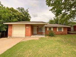 featured image of 2709 Nw Hilltop Dr