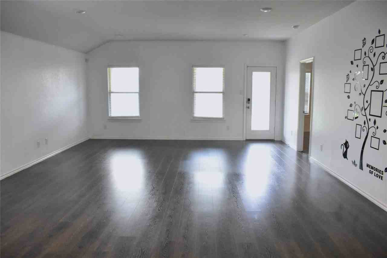 111 Real Quiet Ln - Photo 2 of 19