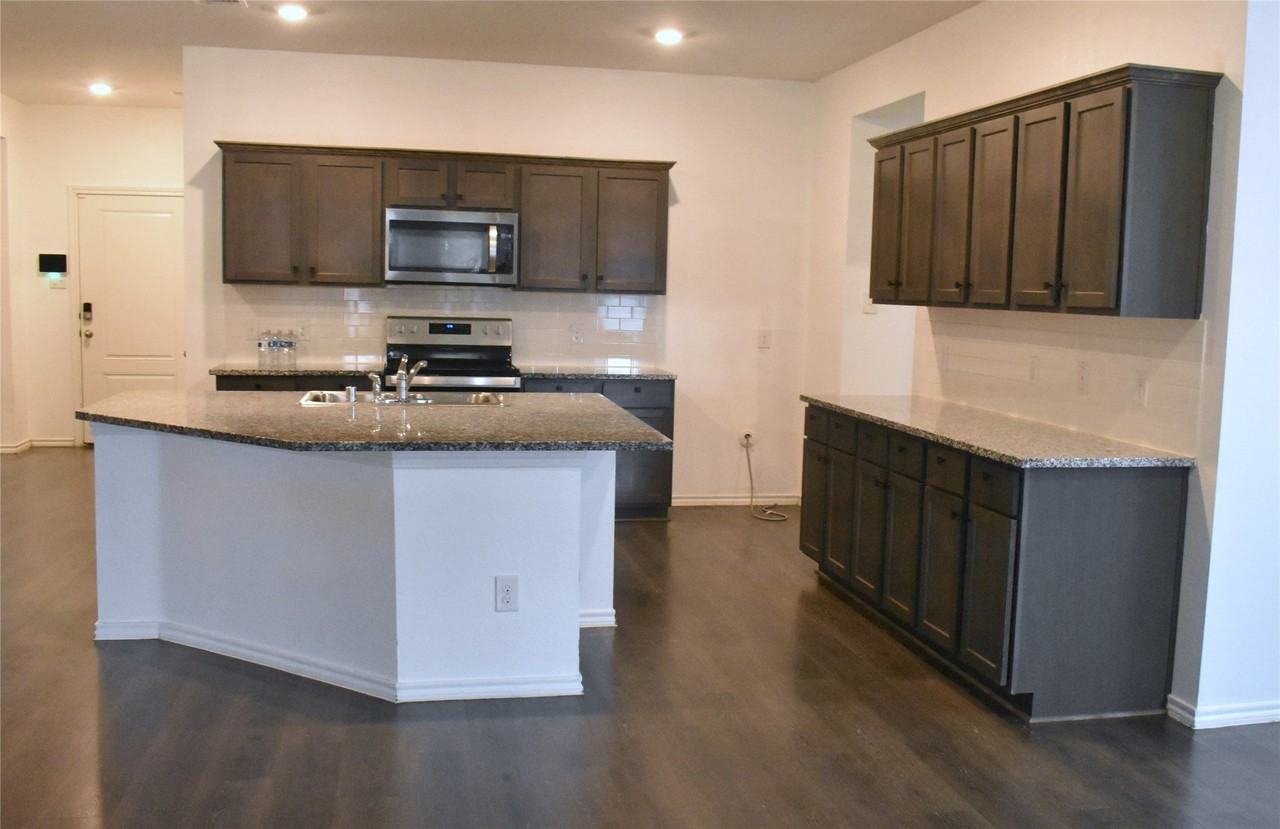 111 Real Quiet Ln - Photo 3 of 19