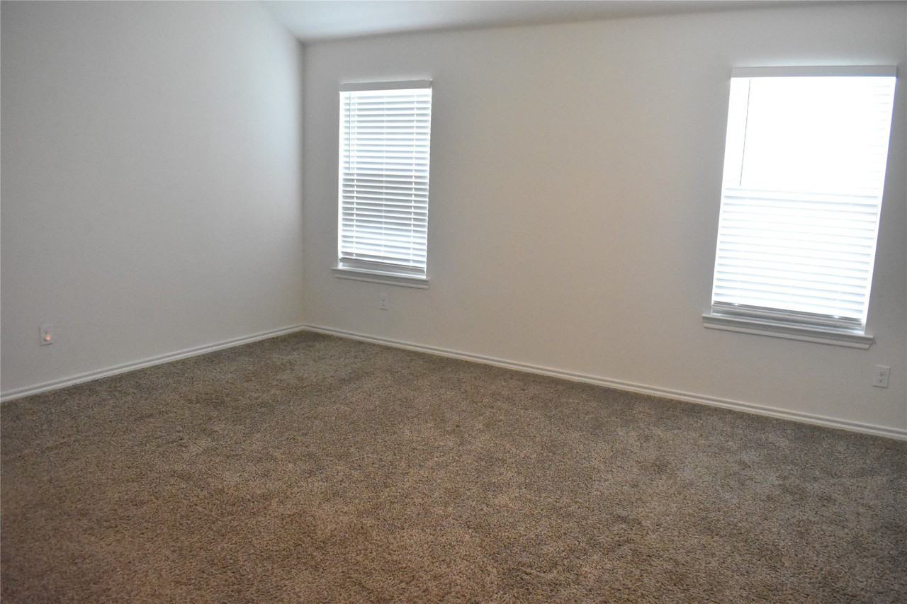111 Real Quiet Ln - Photo 6 of 19