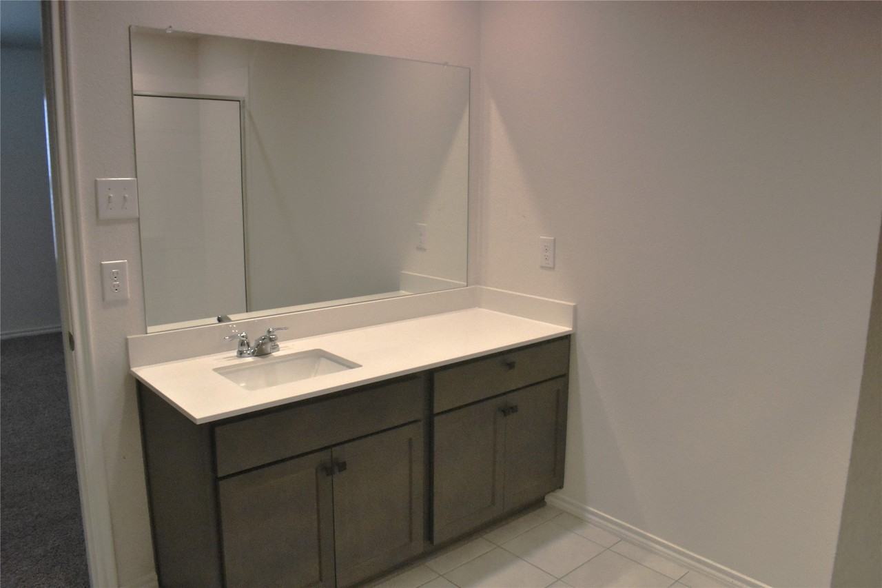 111 Real Quiet Ln - Photo 7 of 19