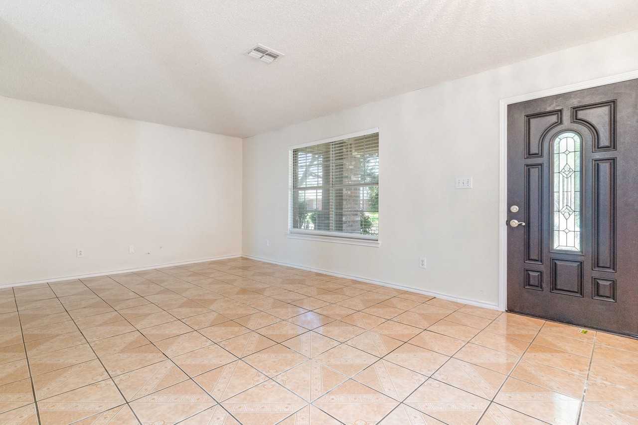 1810 Cedar Ridge Dr - Photo 3 of 27