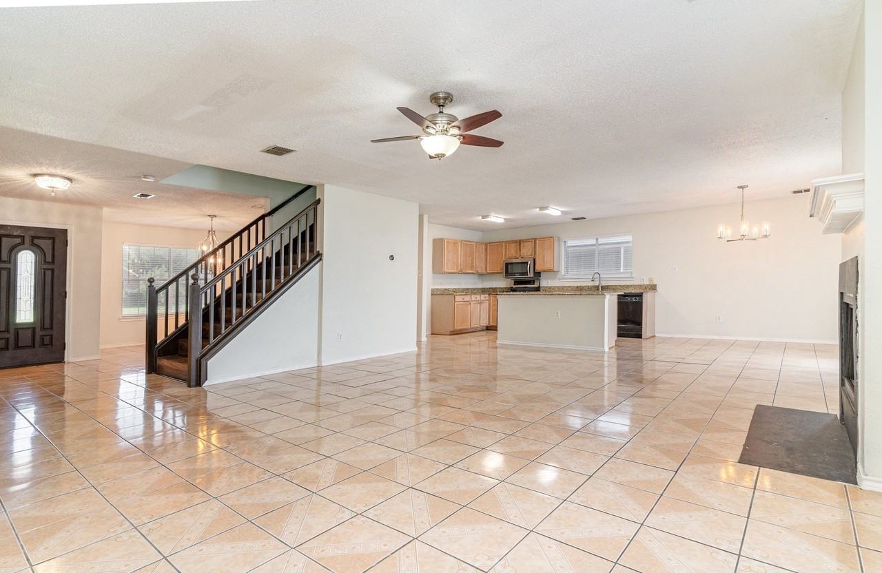 1810 Cedar Ridge Dr - Photo 4 of 27