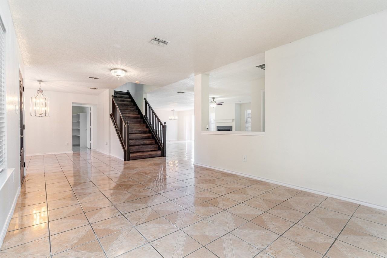 1810 Cedar Ridge Dr - Photo 5 of 27