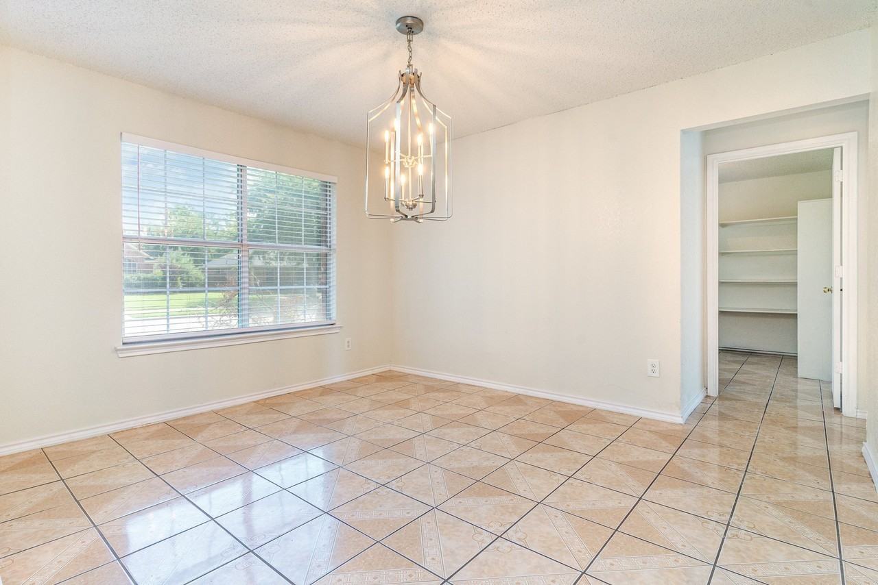 1810 Cedar Ridge Dr - Photo 7 of 27