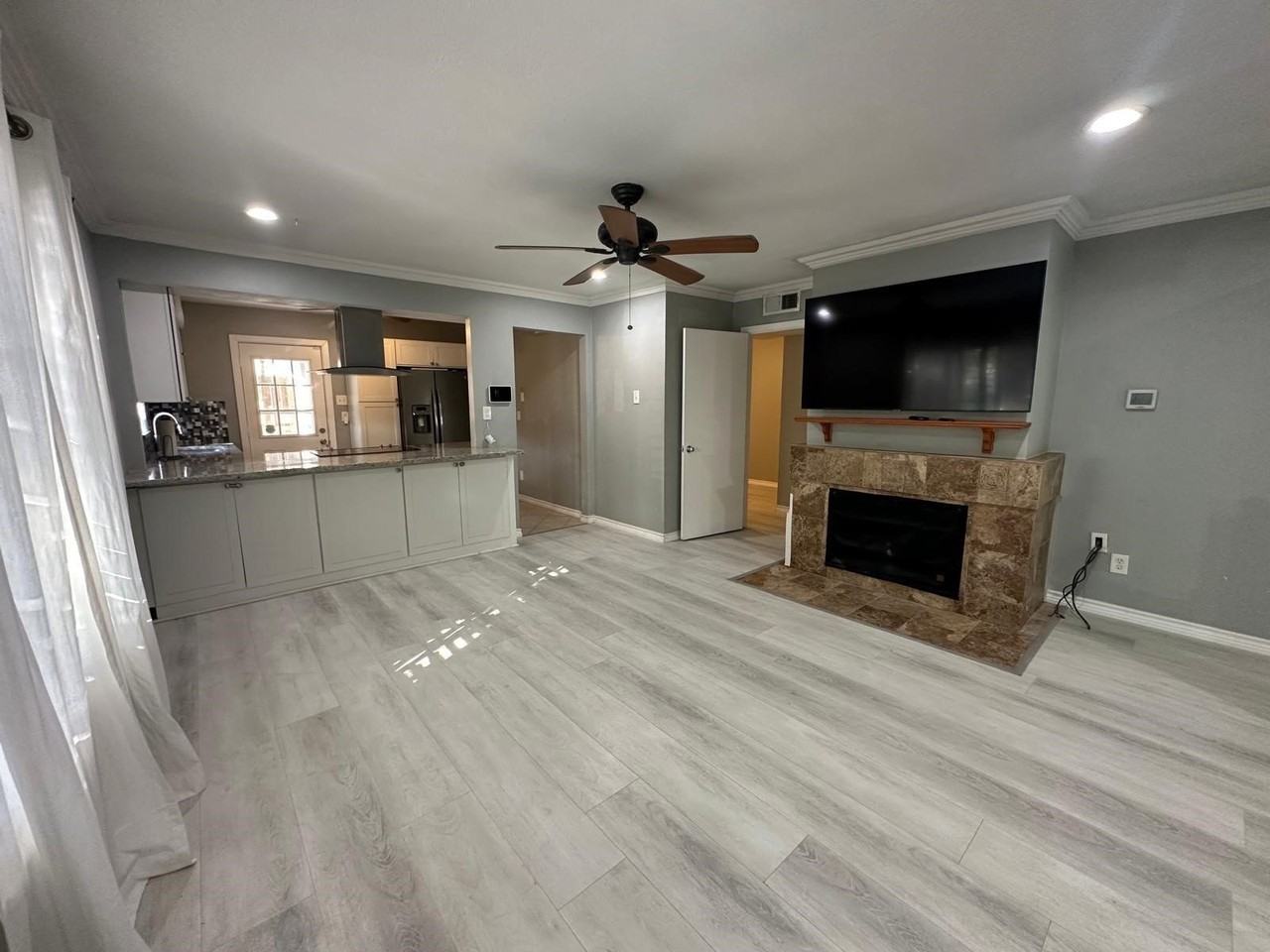 13701 Brookgreen Cir - Photo 3 of 22
