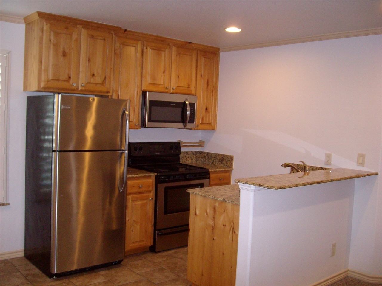 118 S Main St - Photo 3 of 11