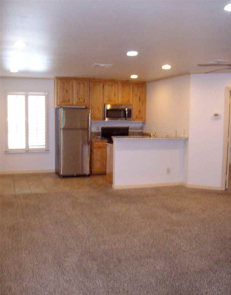 118 S Main St - Photo 4 of 11