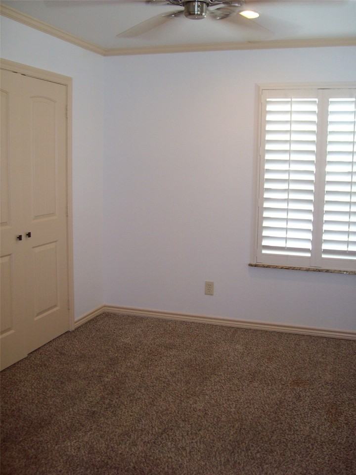 118 S Main St - Photo 5 of 11
