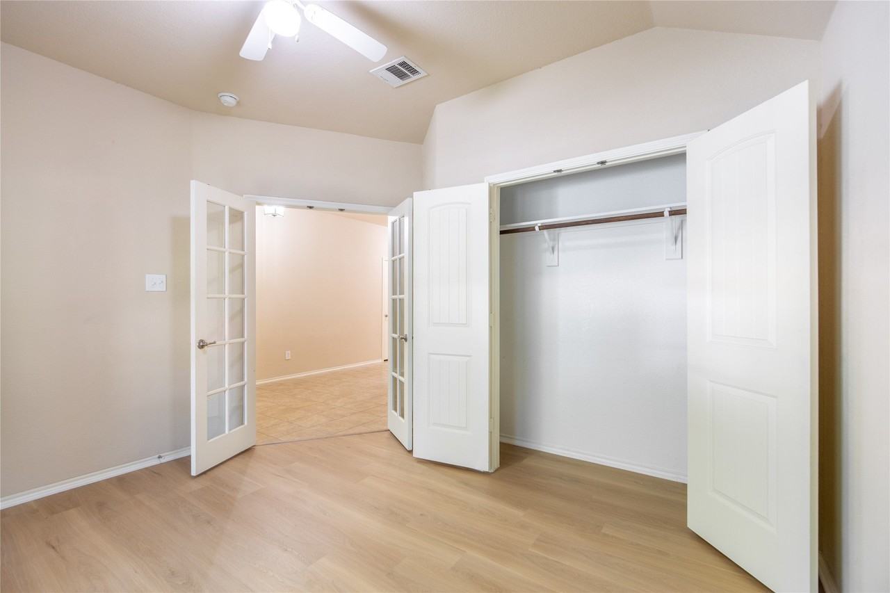 5213 Rustic Ridge Dr - Photo 4 of 28