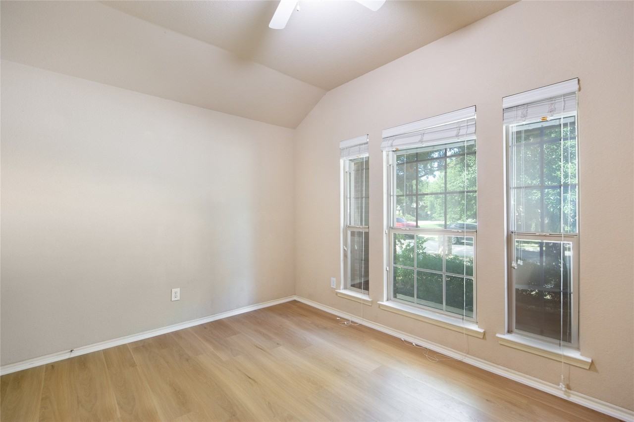 5213 Rustic Ridge Dr - Photo 5 of 28