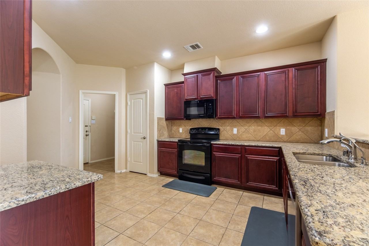5213 Rustic Ridge Dr - Photo 7 of 28